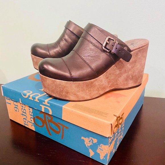 OTBT Black Journey Leather Clogs - New with Box - Picture 3 of 6